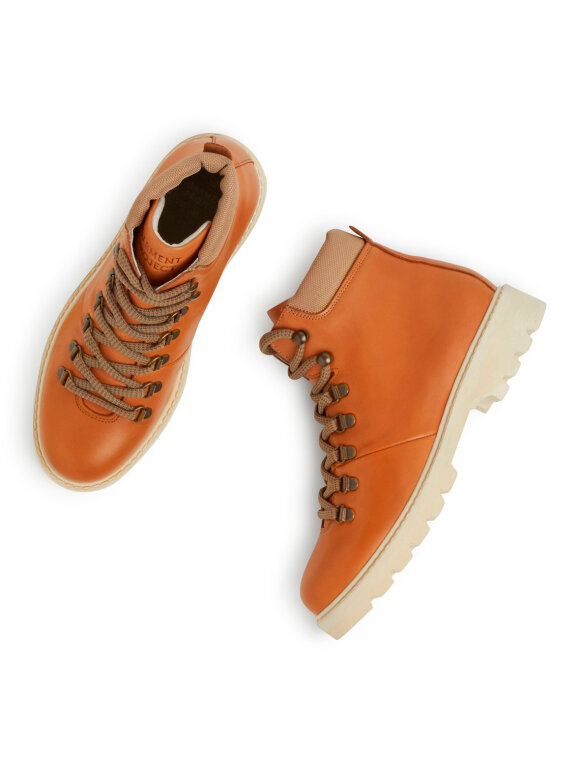 Garment Project - City Hiker, Caramel Leather