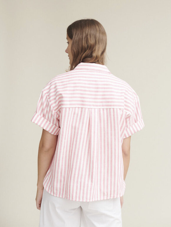 Basic Apparel - Vilde ss shirt flamingo striber