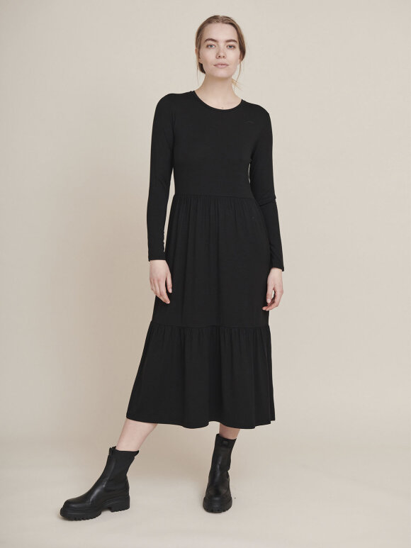 Basic Apparel - Joline Frill kjole sort