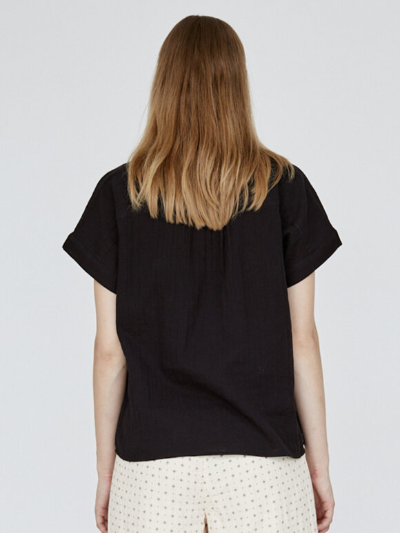 Basic Apparel - Ember blouse 