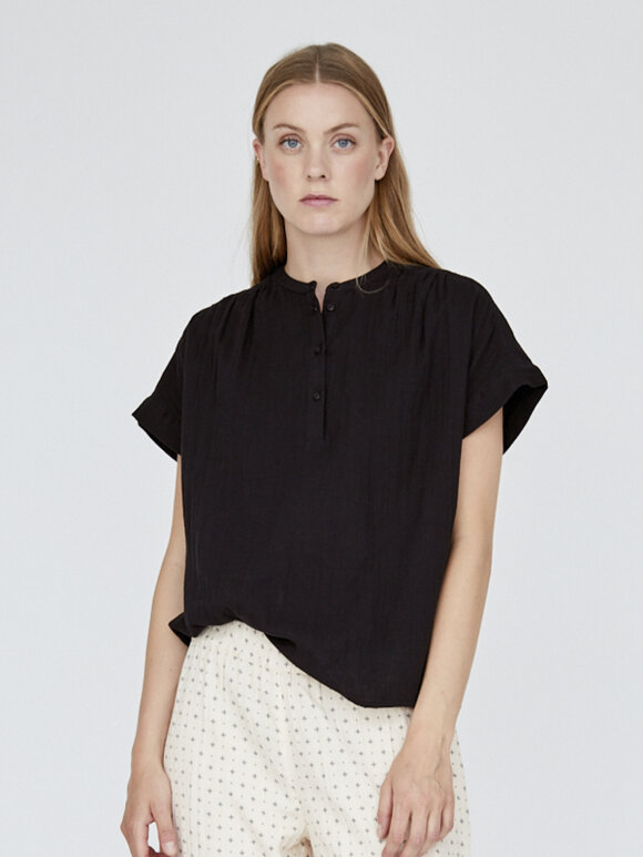 Basic Apparel - Ember blouse 