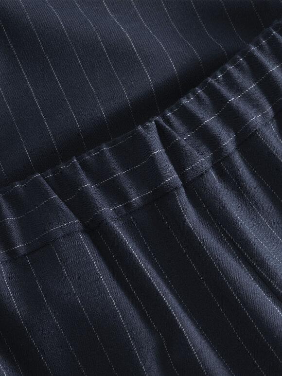 Nué Notes - Jefferson pant - navy pinstripe